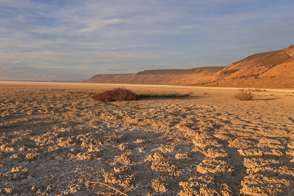 Lake Abert water levels. Lake Abert. Lake Abert drought.